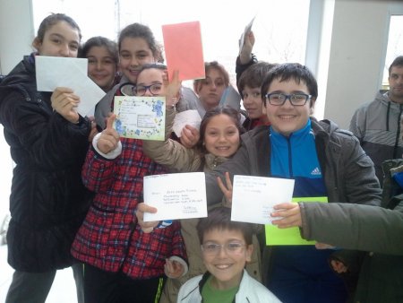 Fatihli öğrenciler mektup yazıp annelerine gönderdi