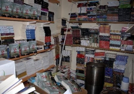 Fatih’te 10 bin korsan kitap ele geçirildi