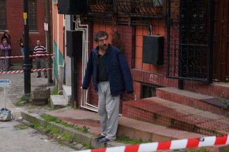 Fatih’te çökme tehlikesi bulunan bina boşaltıldı