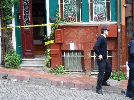 Fatih'te doğalgaz zehirlenmesi 2 ölü