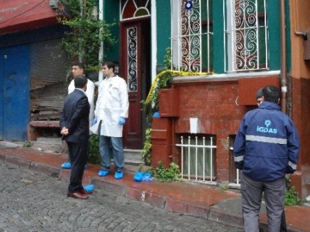 Fatih'te doğalgaz zehirlenmesi: 2 ölü