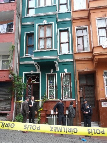Fatih'te doğalgaz zehirlenmesi: 2 ölü