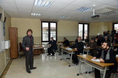 Fatih'te imamlar İngilizce öğreniyor