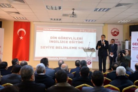 Fatih'te imamlar İngilizce öğreniyor
