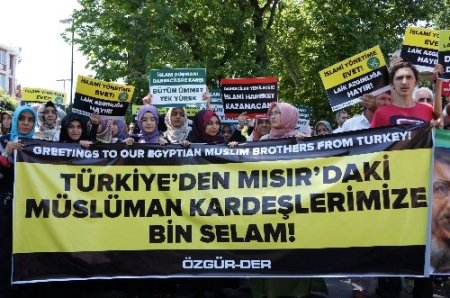 Fatih’te Mursi’ye destek eylemi