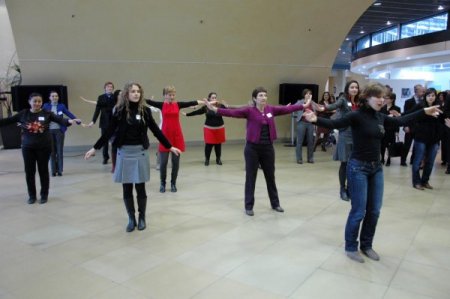 Fatma Şahin, kadına şiddetle mücadele için Brüksel’de dans etti