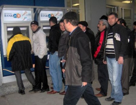 Fatura Ödemek İçin Kuyruğa Giren Vatandaşların Bekleyişi Çileye Dönüştü