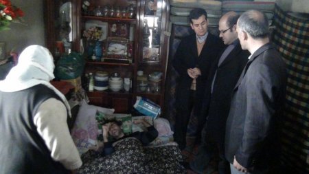 Fedakar doktorlar, köylere giderek hastaları ücretsiz tedavi ediyor