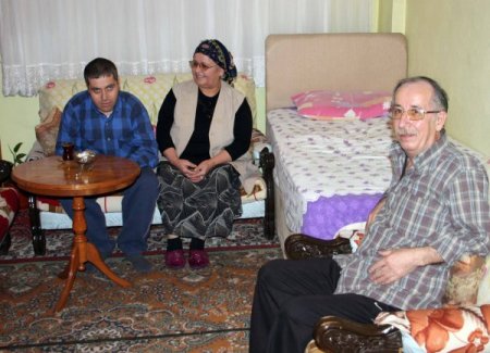 Fedakar koruyucu aile, özürlü olmasına rağmen çocukları Cumhur’a sahip çıktı