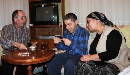 Fedakar koruyucu aile, özürlü olmasına rağmen çocukları Cumhur’a sahip çıktı