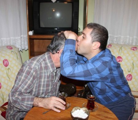 Fedakar koruyucu aile, özürlü olmasına rağmen çocukları Cumhur’a sahip çıktı