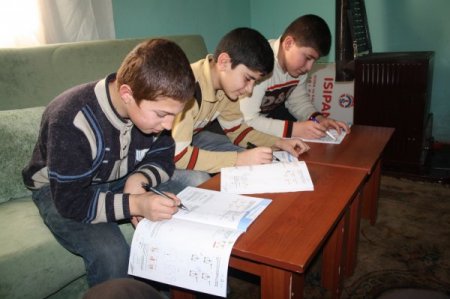 Fedakar öğretmenler her şartta eğitimli nesil için çalışıyorlar