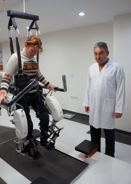 Felçli kadın 3 aylık tedavi ile hayata tutundu