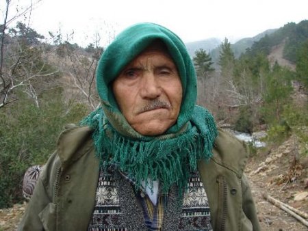 Felçli Vatandaş, Ölmeden Önce Köyüne Köprü Yapıldığını Görmek İstiyor