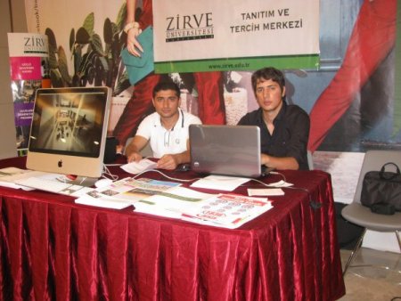 Fem, Öğrencilere Tercihlerinde Yardımcı Olmak İçin Avm'de Stant Kurdu