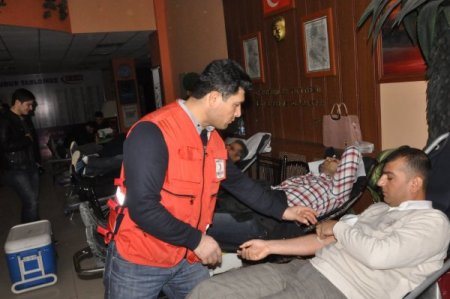 FEM’den Kızılay'a kan bağışı