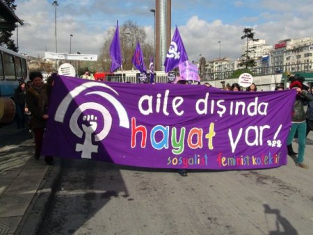 Feministlerden Erdoğan'a 'kürtaj' protestosu