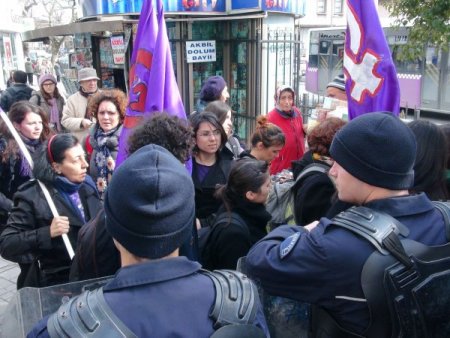 Feministlerden Erdoğan'a 'kürtaj' protestosu