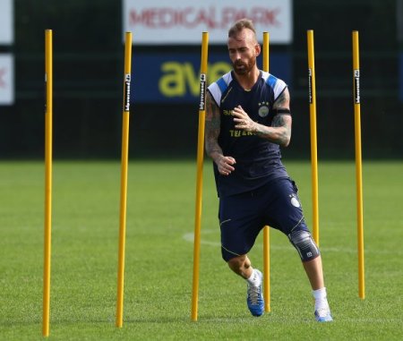 Fenerbahçe, AEL Limassol maçı hazırlıklarına başladı