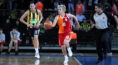 Fenerbahçe, Cumhurbaşkanlığı Kupası'nı müzesine götürdü