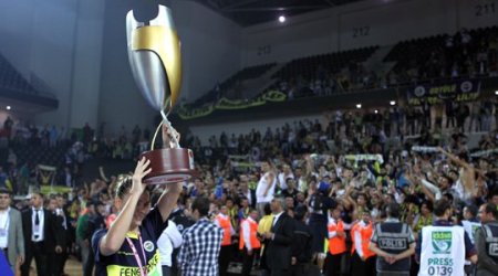 Fenerbahçe, Cumhurbaşkanlığı Kupası'nı müzesine götürdü