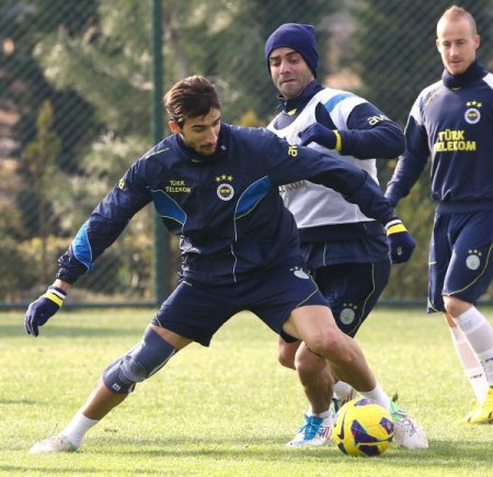 Fenerbahçe, Galatasaray maçına neşe içinde hazırlanıyor