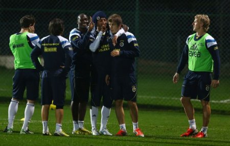 Fenerbahçe, günü iki antrenmanla tamamladı