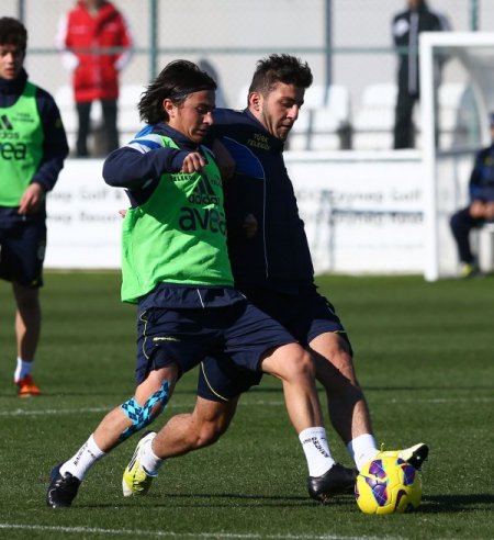 Fenerbahçe, sabah saatlerinde yaptığı antrenmanla hazırlıklarını sürdürdü
