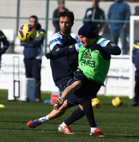 Fenerbahçe, sabah saatlerinde yaptığı antrenmanla hazırlıklarını sürdürdü