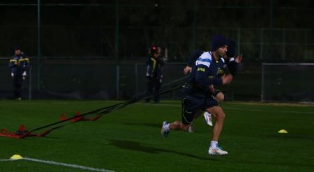 Fenerbahçe, salonda ve sahada kuvvet çalıştı