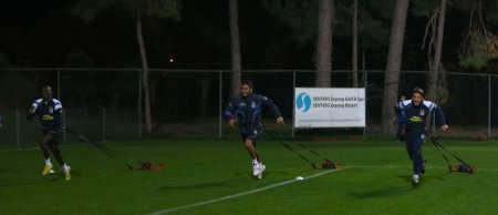 Fenerbahçe, salonda ve sahada kuvvet çalıştı