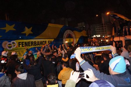 Fenerbahçe, tezahüratlar eşliğinde Samandıra'dan arıldı