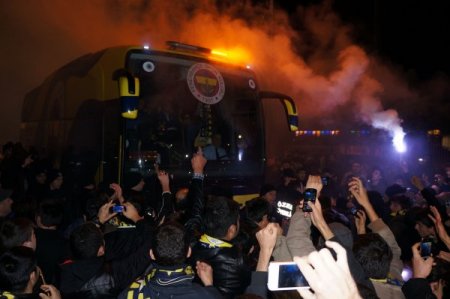 Fenerbahçe, tezahüratlar eşliğinde Samandıra'dan arıldı