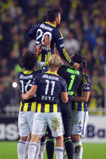 Fenerbahçe, zirve yarışın ortakları arasına girdi