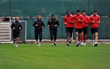 Fenerbahçe galibiyetiyle sükse yapan Antalyaspor, Trabzonspor'a hazırlanıyor