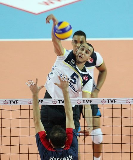 Fenerbahçe Grundig: 3 - Greenwich Saat TED Kolejliler: 0