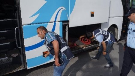 Fenerbahçe taraftarlarını taşıyan otobüste kesici alet bulundu (Özel)