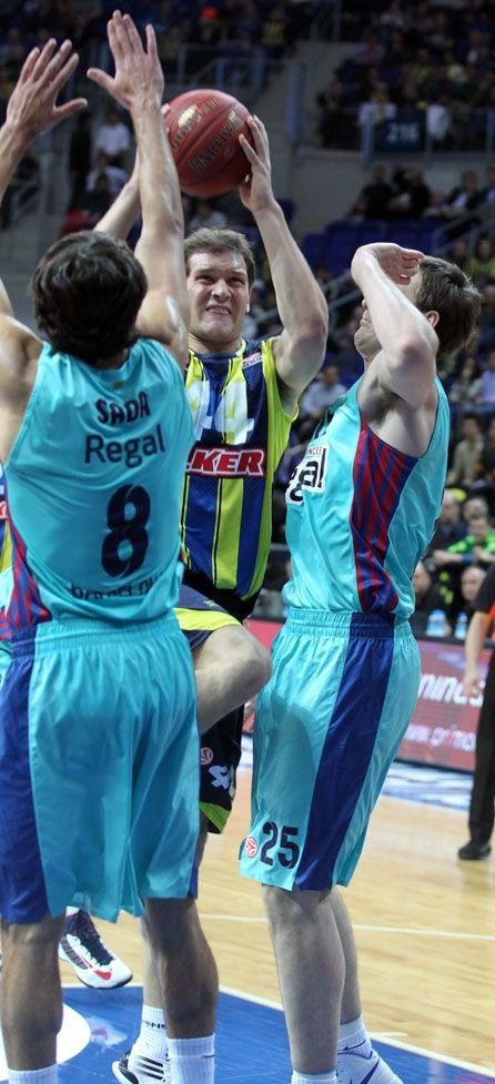 Fenerbahçe Ülker, Barcelona Regal'a evinde kaybetti