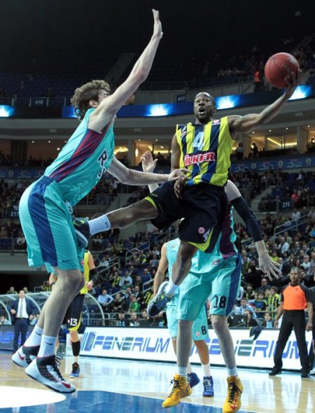 Fenerbahçe Ülker, Barcelona Regal'a evinde kaybetti