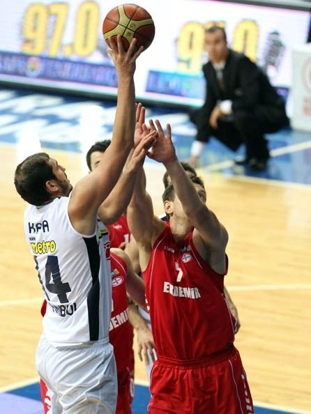 Fenerbahçe Ülker, Erdemir’i 82 - 77 mağlup etti