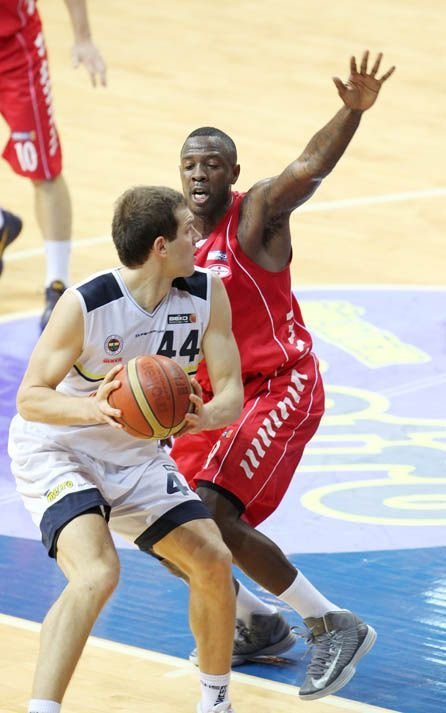 Fenerbahçe Ülker, Erdemir’i 82 - 77 mağlup etti