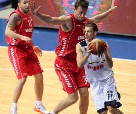 Fenerbahçe Ülker, Erdemir’i 82 - 77 mağlup etti