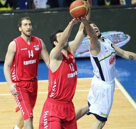 Fenerbahçe Ülker, Erdemir’i 82 - 77 mağlup etti