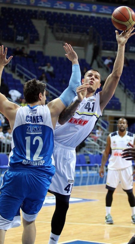 Fenerbahçe Ülker, Royal Halı Gaziantep Büyükşehir Belediyesi’ni 95-59 yendi