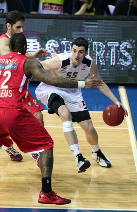 Fenerbahçe Ülker, son şampiyon Olimpiakos'a 78-73 mağlup oldu