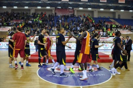 Fenerbahçe Ülker: 63 - Galatasaray Medical Park: 57