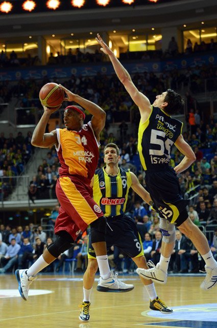 Fenerbahçe Ülker: 74 - Galatasaray Medical Park: 67