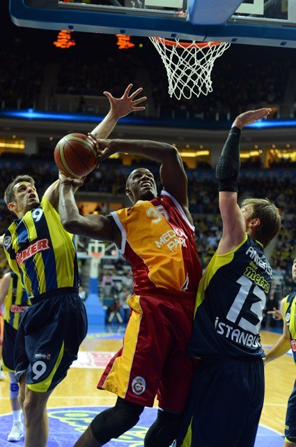 Fenerbahçe Ülker: 74 - Galatasaray Medical Park: 67
