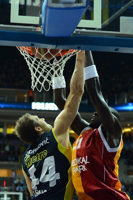Fenerbahçe Ülker: 74 - Galatasaray Medical Park: 67