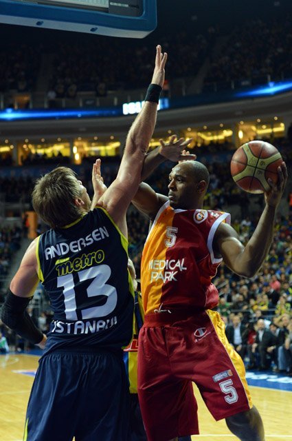 Fenerbahçe Ülker: 74 - Galatasaray Medical Park: 67